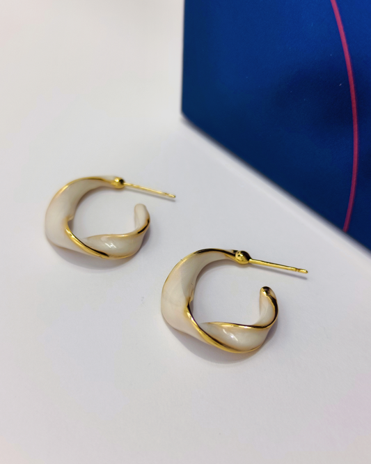 Charminz minimalist silver earrings – S925 studs designed for comfort, beauty, and effortless daily fashion