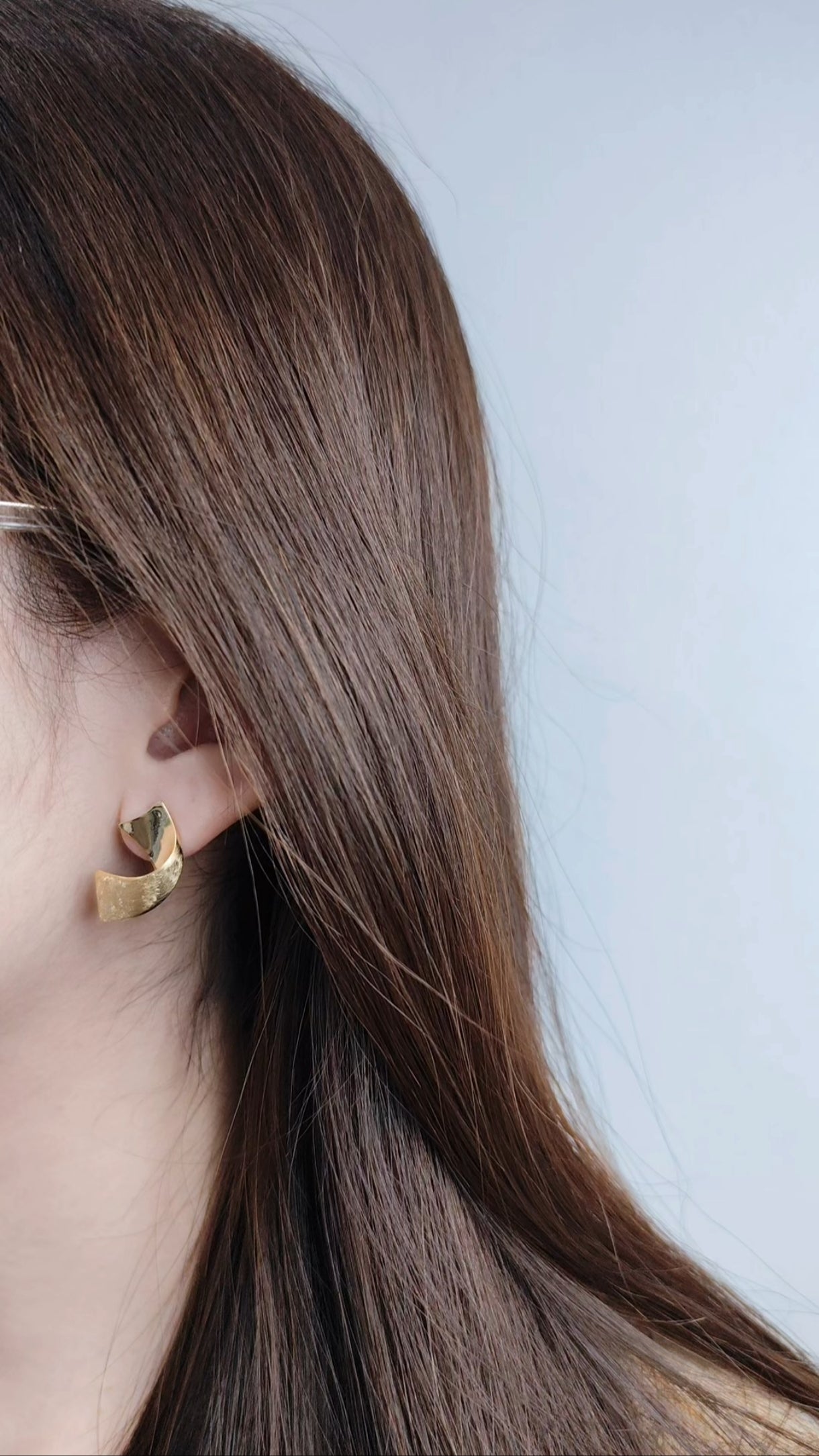 Minimalist Gold Curve Stud Earrings