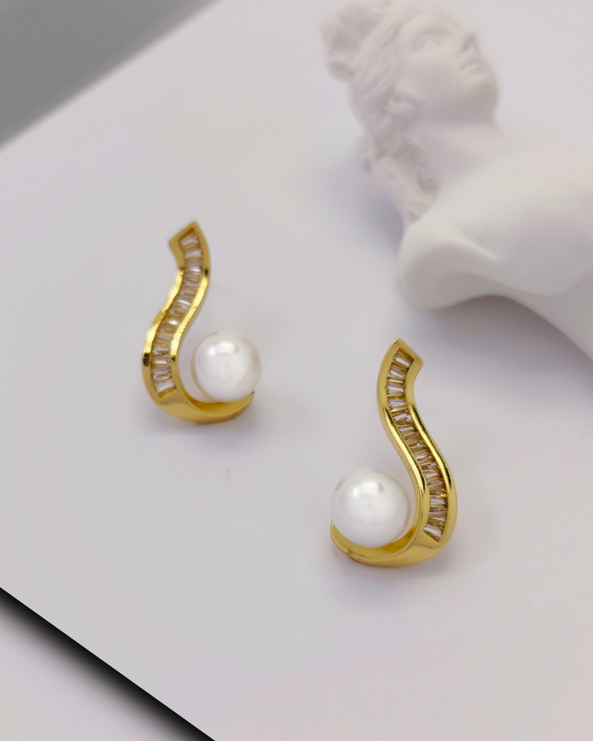 Charminz classic silver studs – minimalist and hypoallergenic S925 earrings for women with sensitive ears