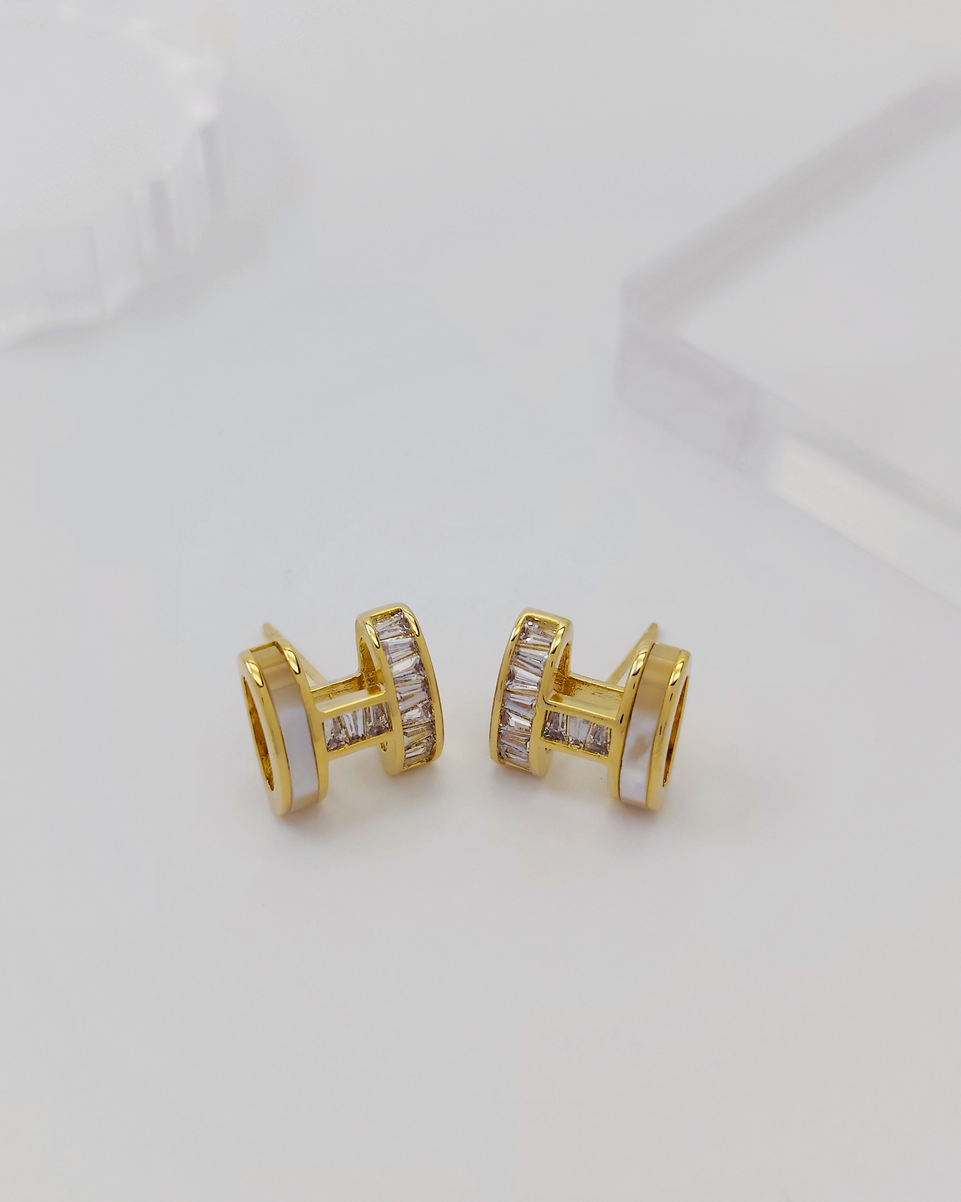 Charminz classic silver studs – minimalist and hypoallergenic S925 earrings for women with sensitive ears