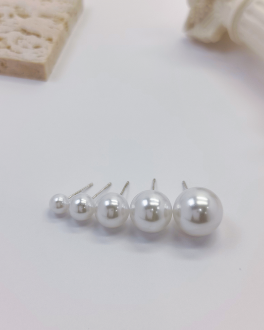Charminz classic silver studs – minimalist and hypoallergenic S925 earrings for women with sensitive ears