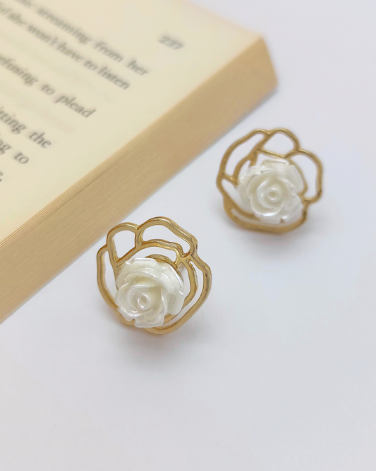 Charminz classic silver studs – minimalist and hypoallergenic S925 earrings for women with sensitive ears
