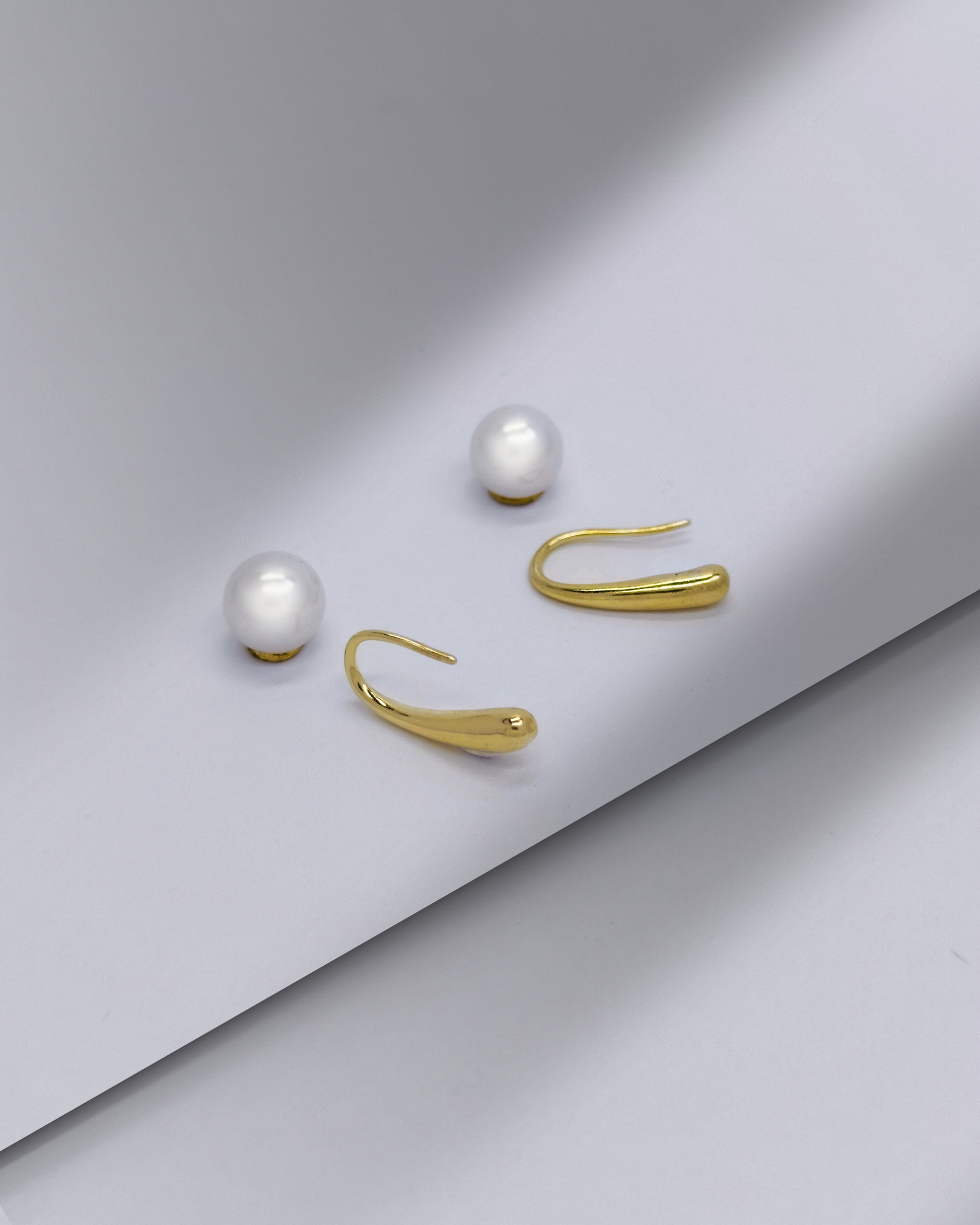 Charminz hypoallergenic silver earrings – S925 minimalist studs for casual, professional, or romantic looks