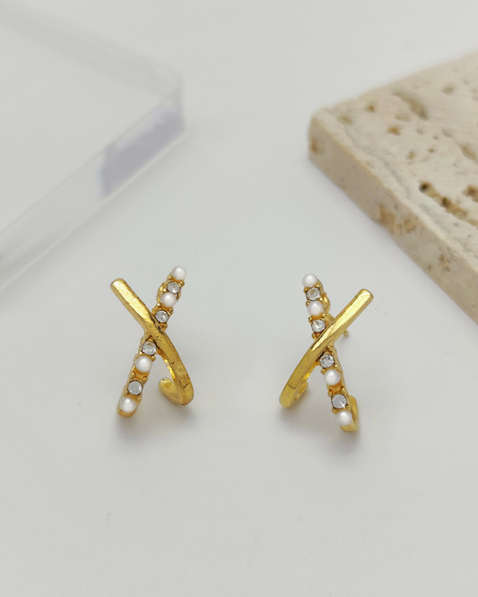 Skin-friendly S925 earrings Malaysia – minimalist and timeless designs by Charminz, ideal for gifting her something special