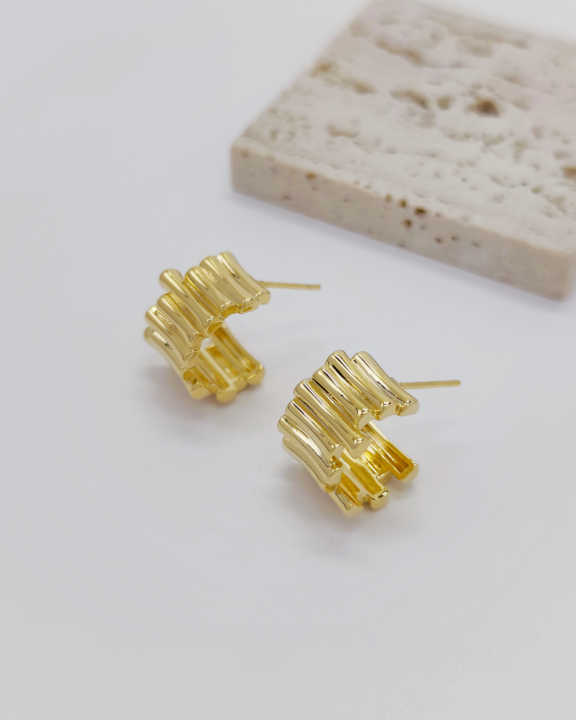 Skin-friendly S925 earrings Malaysia – minimalist and timeless designs by Charminz, ideal for gifting her something special