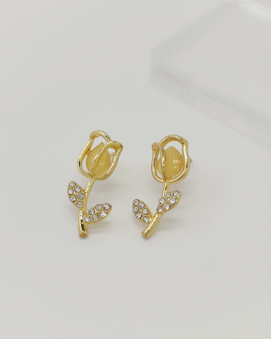 Skin-friendly S925 earrings Malaysia – minimalist and timeless designs by Charminz, ideal for gifting her something special