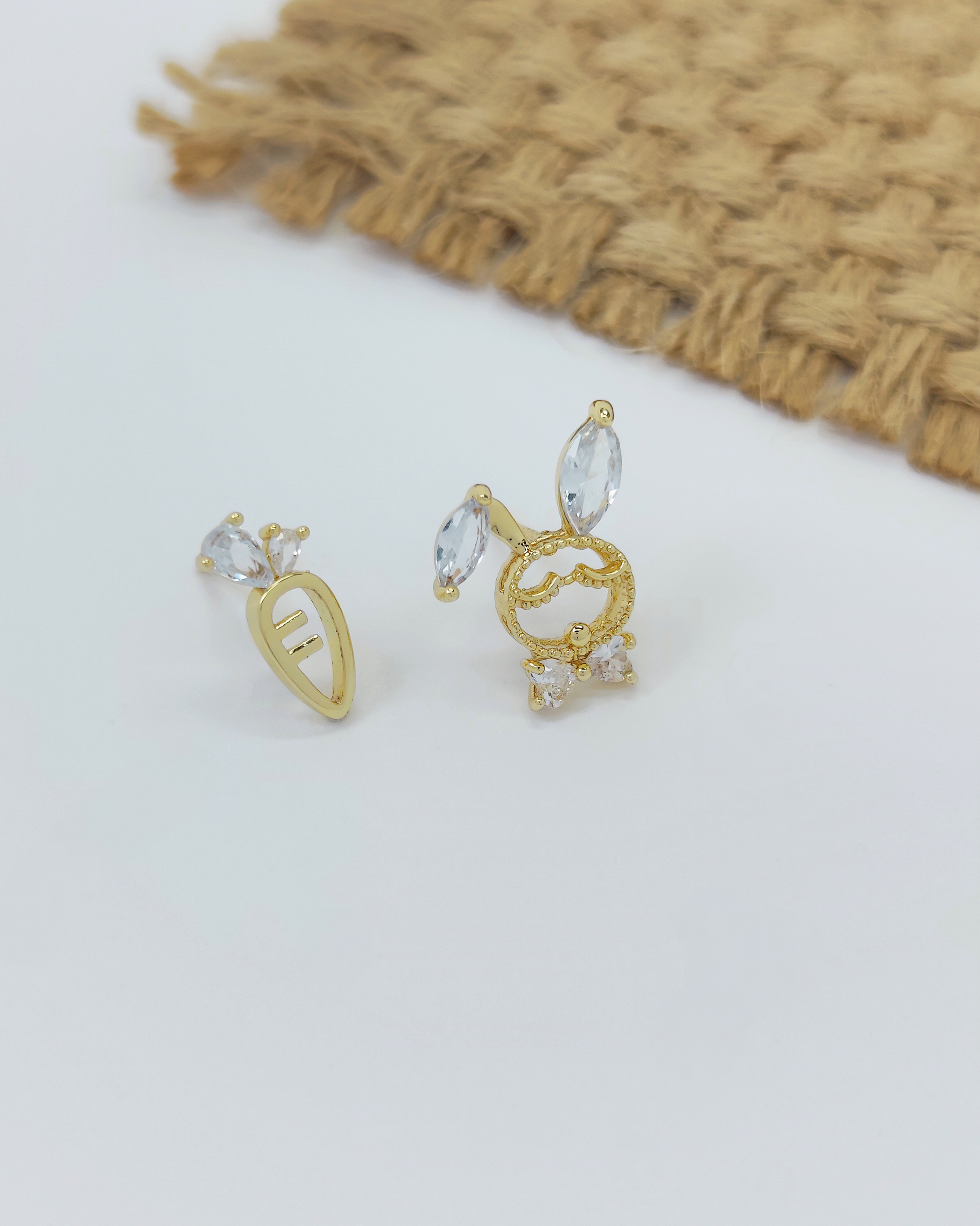 Minimalist earrings for women – S925 silver, lightweight, allergy-friendly, and elegant daily essentials from Charminz