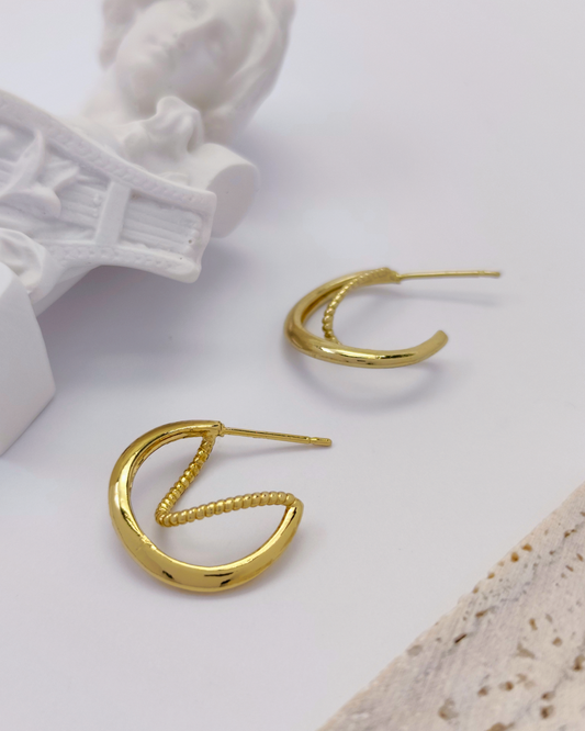 Minimalist earrings for women – S925 silver, lightweight, allergy-friendly, and elegant daily essentials from Charminz
