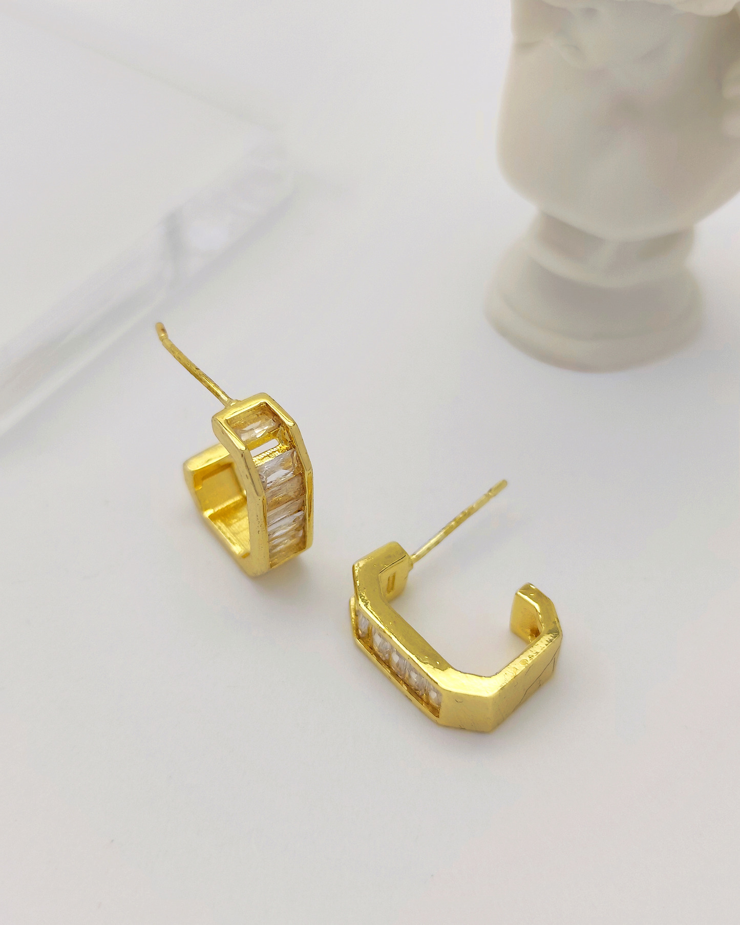 Minimalist earrings for women – S925 silver, lightweight, allergy-friendly, and elegant daily essentials from Charminz