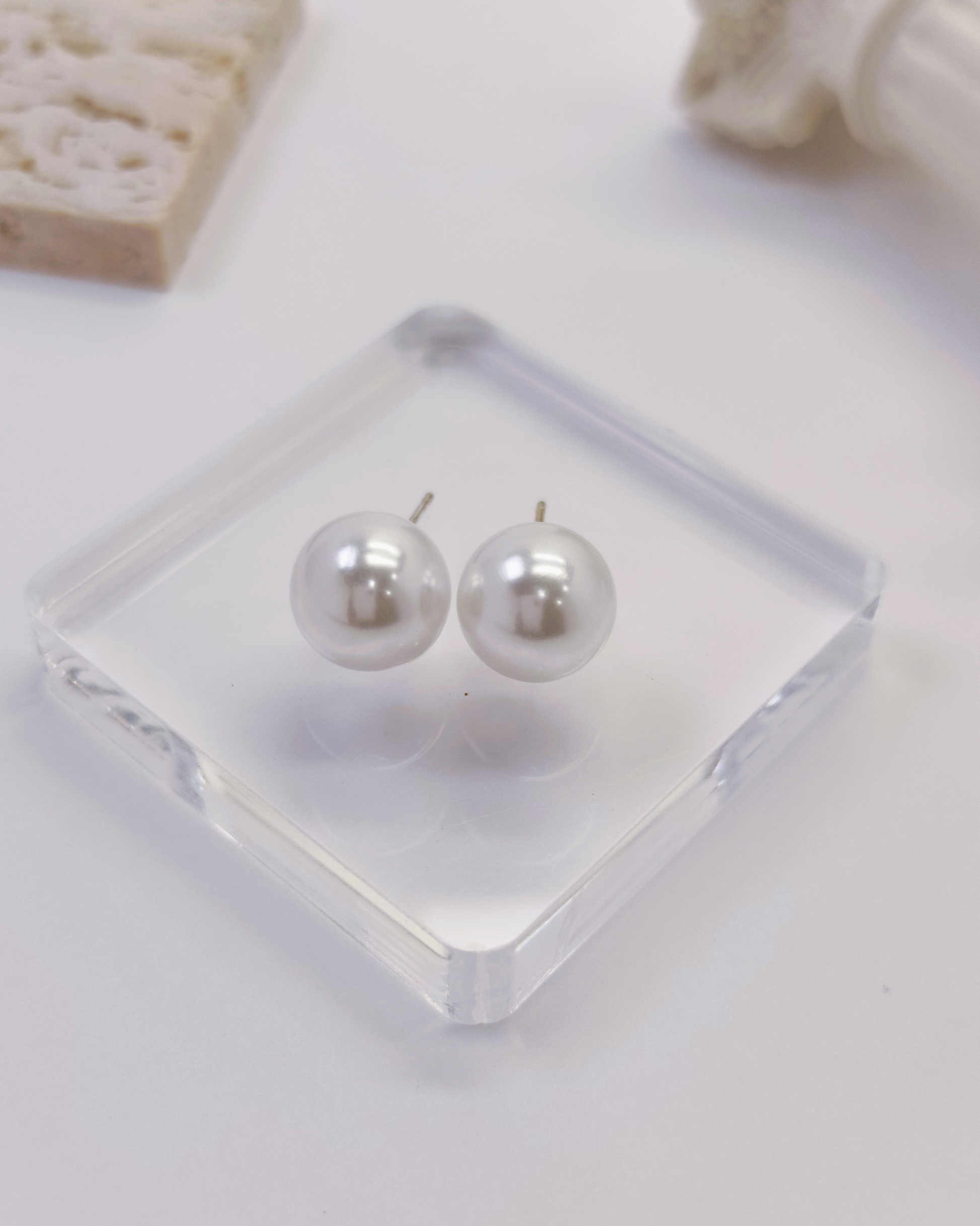 Minimalist earrings for women – S925 silver, lightweight, allergy-friendly, and elegant daily essentials from Charminz