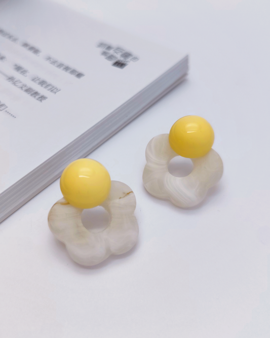 Simple and elegant sterling silver earrings by Charminz – hypoallergenic design, suitable for daily wear and sensitive skin