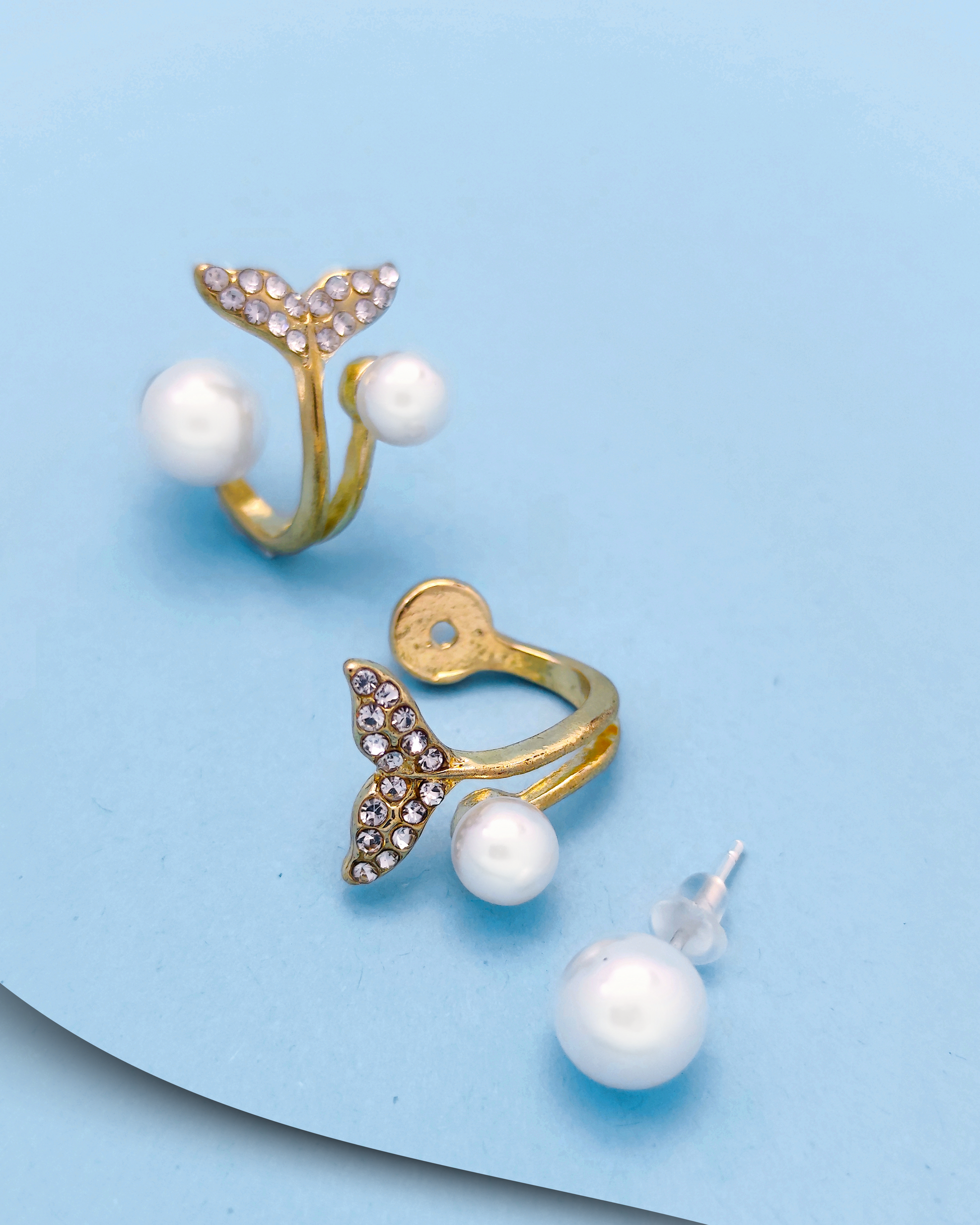 Simple and elegant sterling silver earrings by Charminz – hypoallergenic design, suitable for daily wear and sensitive skin