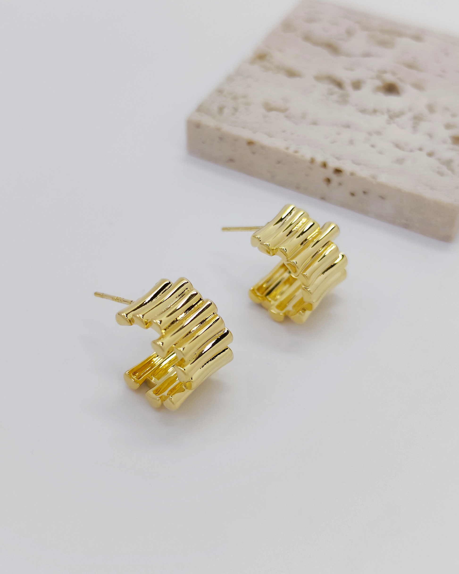 S925 minimalist earrings – Charminz design made for sensitive ears, elegant, lightweight, and stylish all day long