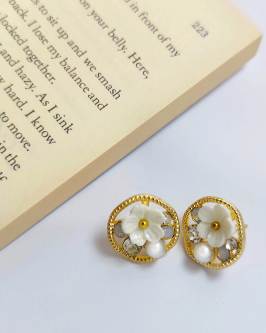 Simple and elegant sterling silver earrings by Charminz – hypoallergenic design, suitable for daily wear and sensitive skin